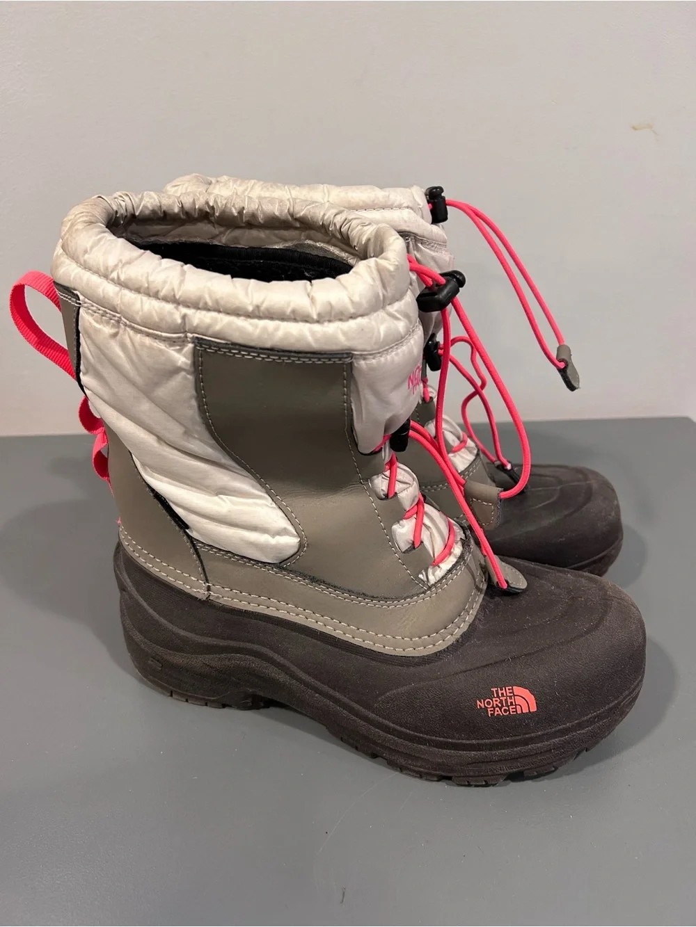 The North Face Girls Snow Boots in Gray, White & Pink